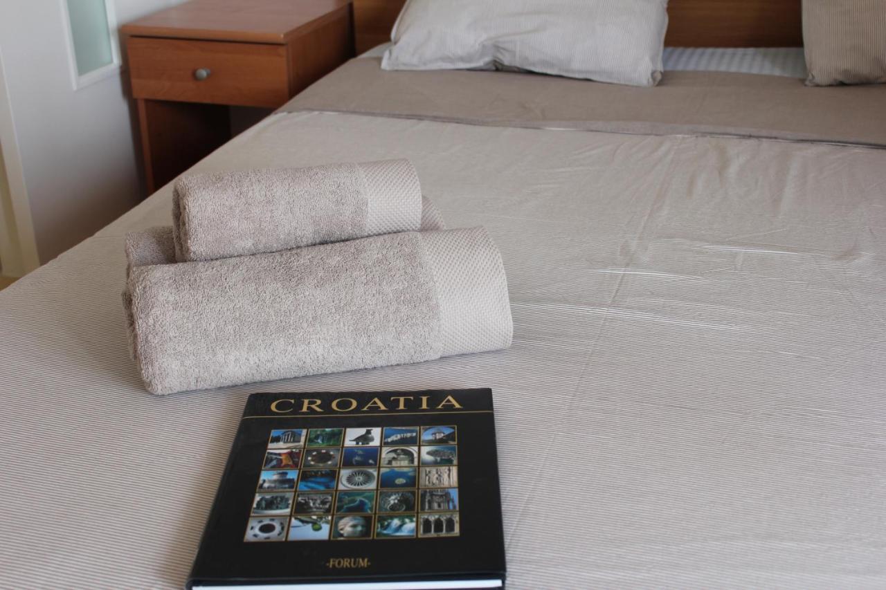 Hotel Sobe Dejan Zara Esterno foto